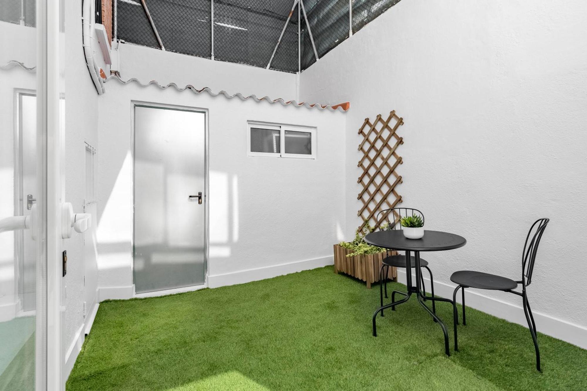 Cozy 2 Bedroom Apartment With Patio 马德里 外观 照片